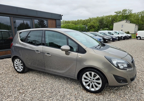 Opel Meriva cena 22700 przebieg: 199980, rok produkcji 2010 z Warszawa małe 232